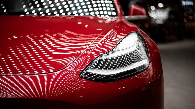 Zonnepanelen en de elektrische auto: een perfecte match